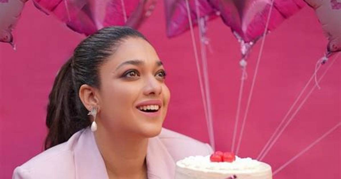 Sanam Jung - Net Worth, Age, Height, Birthday, Bio, Wiki!