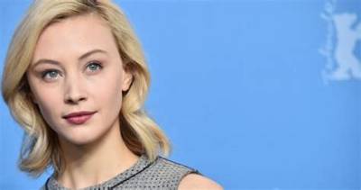 Sarah Gadon Net Worth, Age, Height, Bio, Birthday, Wiki!
