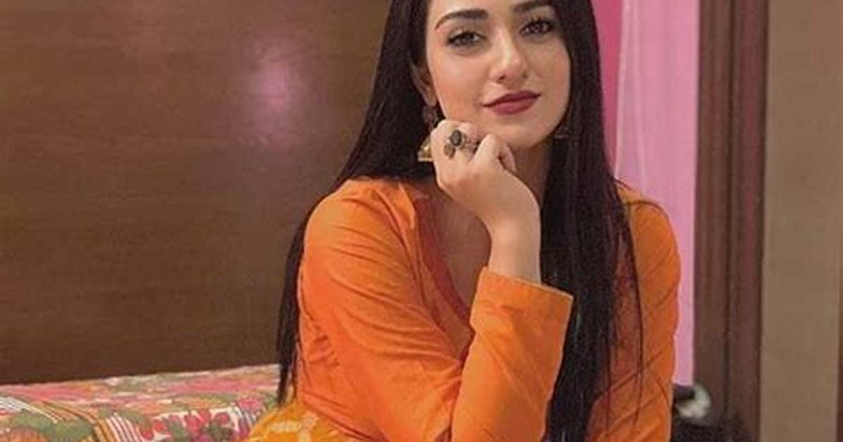 Sarah Khan - Net Worth, Age, Height, Birthday, Bio, Wiki!
