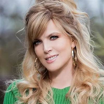 Sarah Mintz Net Worth, Age, Height, Bio, Birthday, Wiki!