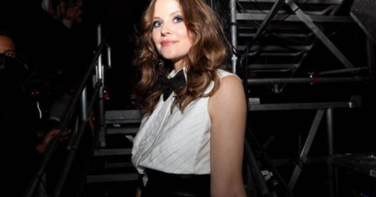 Sarah Ramos - Net Worth, Age, Height, Birthday, Bio, Wiki!