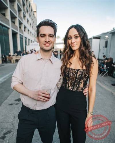 Sarah Urie Net Worth, Age, Height, Bio, Birthday, Wiki!