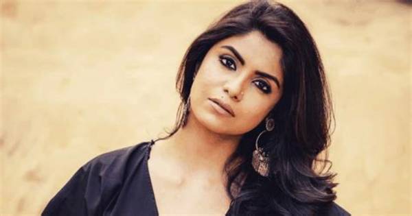 Sayantani Guhathakurta - Net Worth, Age, Height, Birthday, Bio, Wiki!