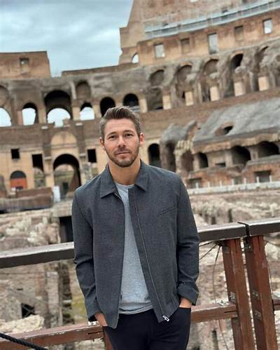Scott Clifton Net Worth, Age, Height, Bio, Birthday, Wiki!