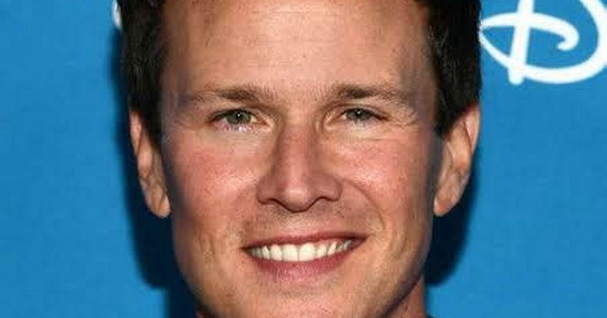 Scott Weinger - Net Worth, Age, Height, Birthday, Bio, Wiki!
