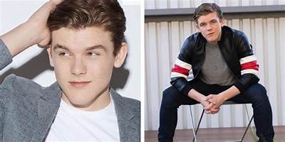 Sean Ryan Fox Net Worth, Age, Height, Bio, Birthday, Wiki!