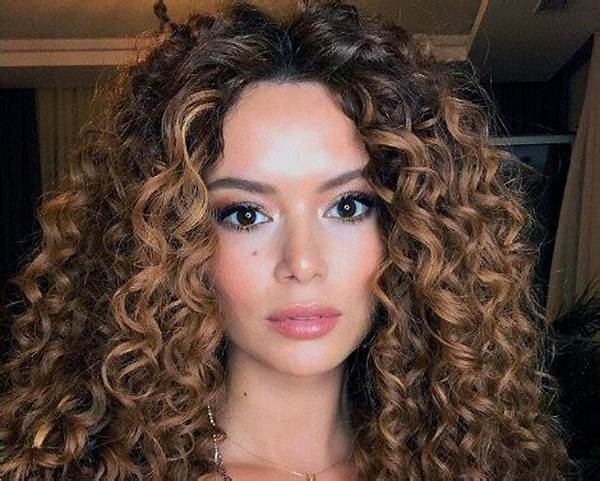 Seray Kaya - Net Worth, Age, Height, Birthday, Bio, Wiki!