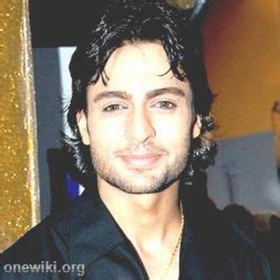 Shaleen Bhanot - Net Worth, Age, Height, Birthday, Bio, Wiki!