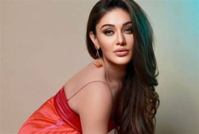 Shefali Jariwala - Net Worth, Age, Height, Birthday, Bio, Wiki!