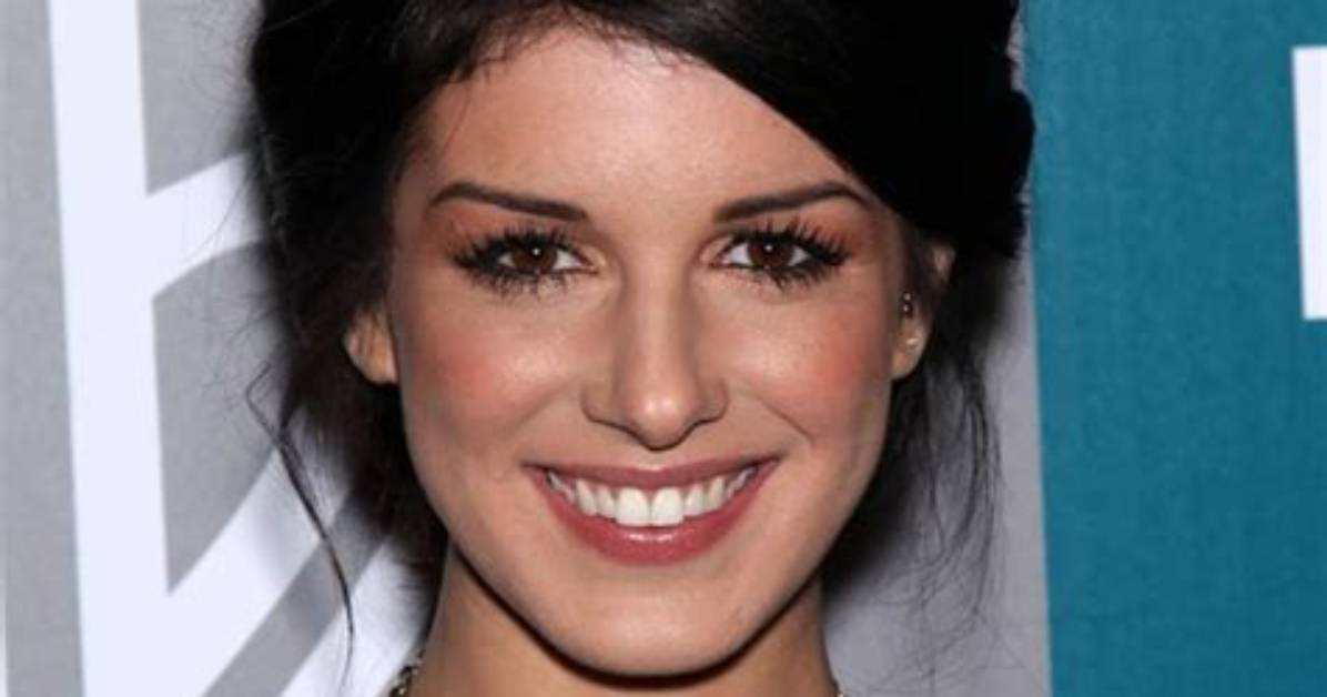 Shenae Grimes Net Worth, Age, Height, Bio, Birthday, Wiki!
