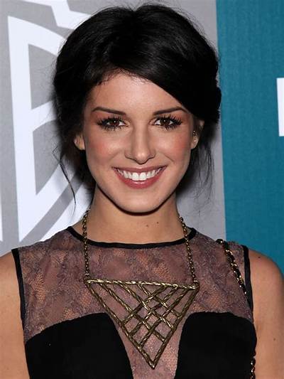 Shenae Grimes Net Worth, Age, Height, Bio, Birthday, Wiki!