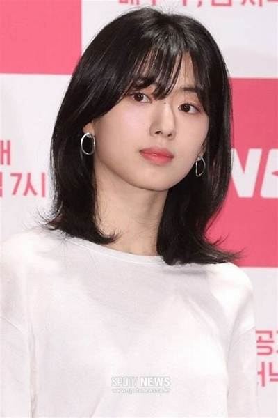 Shin Se-Hwi - Net Worth, Age, Height, Birthday, Bio, Wiki!