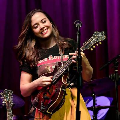 Sierra Hull Net Worth, Age, Height, Bio, Birthday, Wiki!