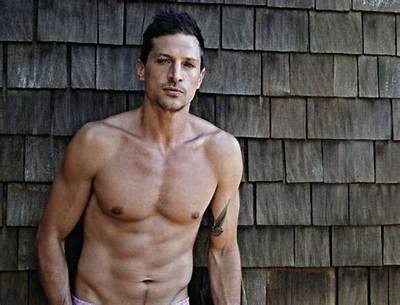 Simon Rex - Net Worth, Age, Height, Birthday, Bio, Wiki!