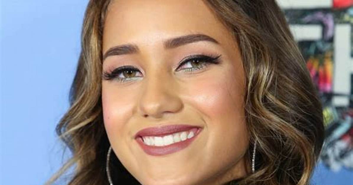 Skylar Stecker Net Worth, Age, Height, Bio, Birthday, Wiki!