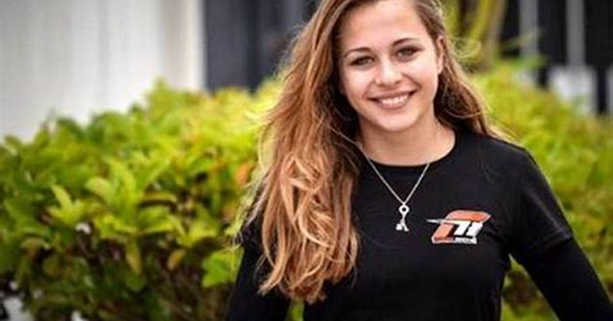 Sophia Floersch - Net Worth, Age, Height, Birthday, Bio, Wiki!