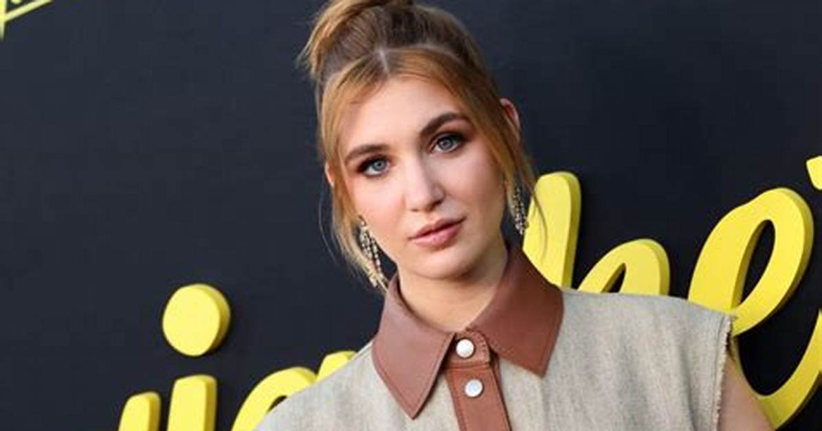 Sophie Nelisse - Net Worth, Age, Height, Birthday, Bio, Wiki!