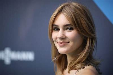 Stefanie Giesinger Net Worth, Age, Height, Bio, Birthday, Wiki!