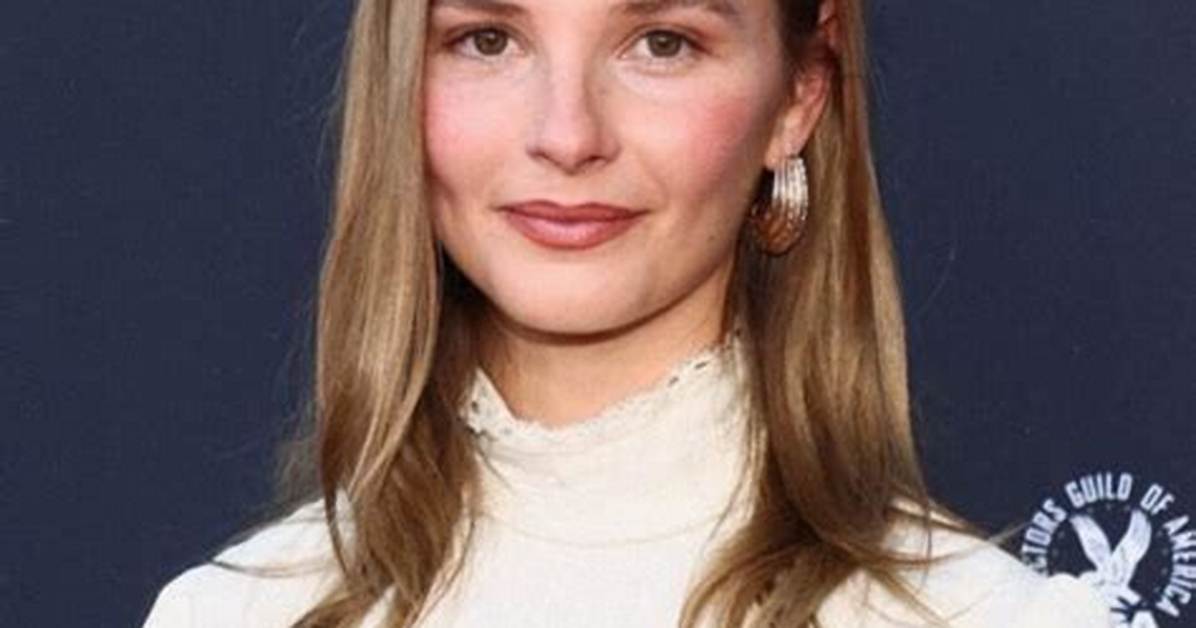 Stefanie Scott Net Worth, Age, Height, Bio, Birthday, Wiki!