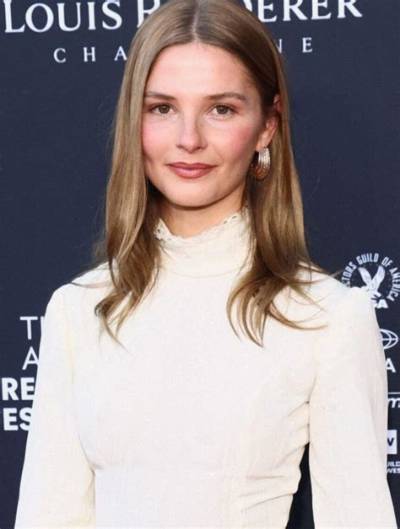 Stefanie Scott Net Worth, Age, Height, Bio, Birthday, Wiki!
