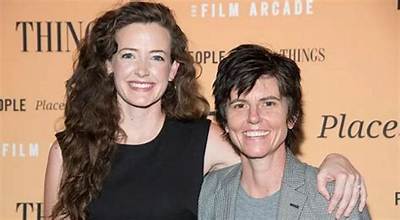 Stephanie Allynne Net Worth, Age, Height, Bio, Birthday, Wiki!