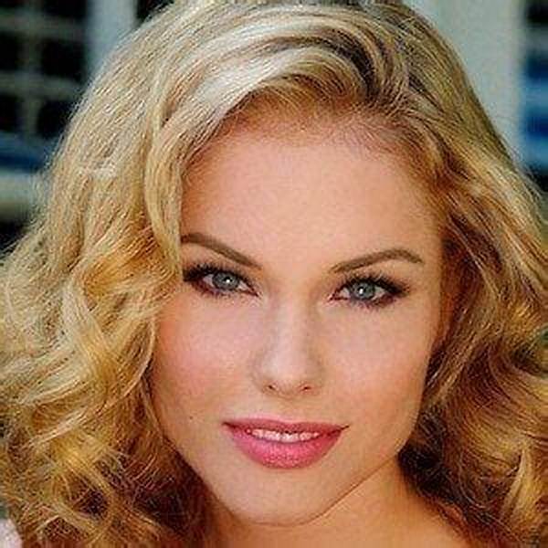 Stephanie Bennett Net Worth, Age, Height, Bio, Birthday, Wiki!