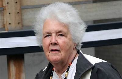 Stephanie Cole Net Worth 2024, Age, Height, Bio, Birthday, Wiki!