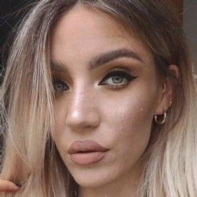 Stephanie Lange - Net Worth, Age, Height, Birthday, Bio, Wiki!