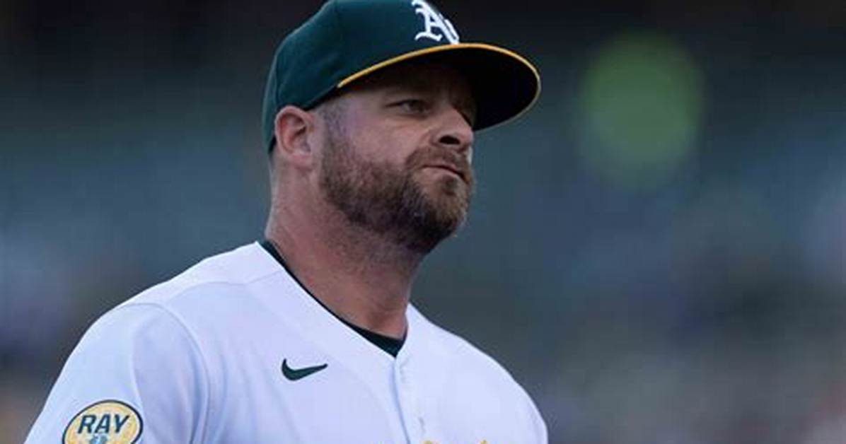 Stephen Vogt - Net Worth, Age, Height, Birthday, Bio, Wiki!