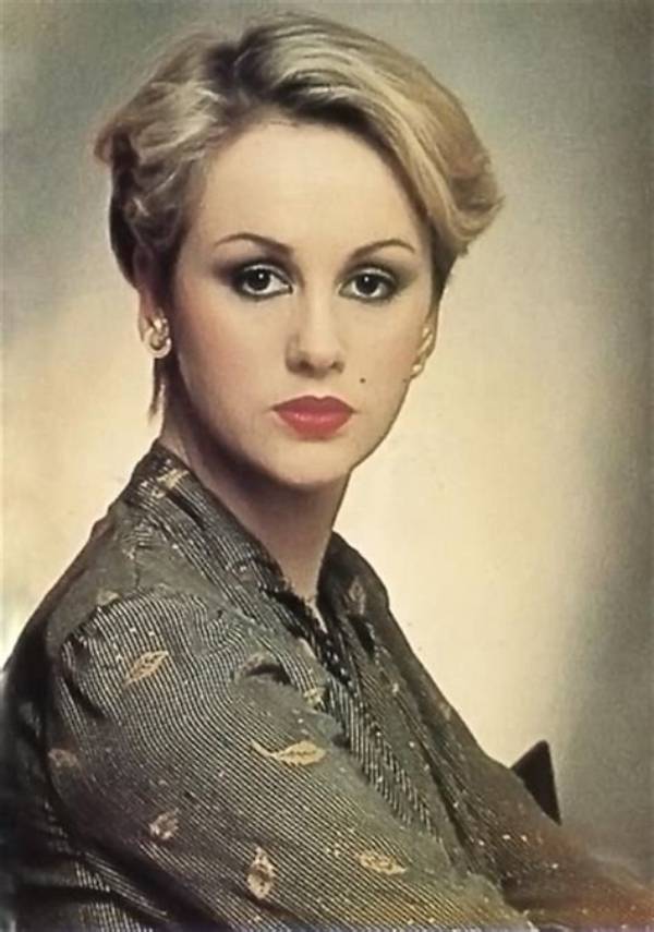 Susan Ann Sulley - Net Worth, Age, Height, Birthday, Bio, Wiki!
