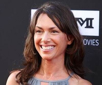 Susanna Hoffs Net Worth, Age, Height, Bio, Birthday, Wiki!