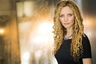 Suzannah Lipscomb - Net Worth, Age, Height, Birthday, Bio, Wiki!