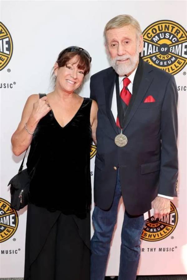 Suzi Ragsdale Net Worth, Age, Height, Bio, Birthday, Wiki!