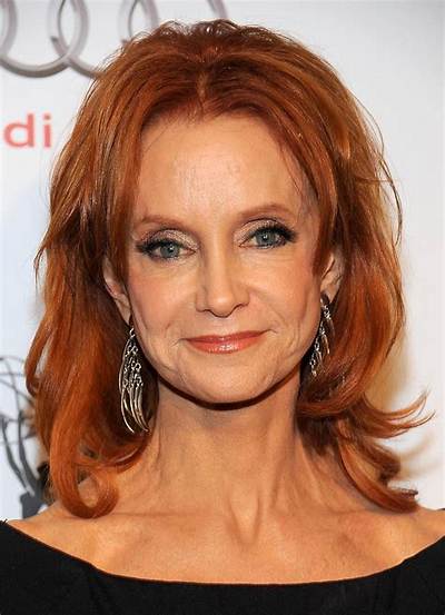 Swoosie Kurtz Net Worth, Age, Height, Bio, Birthday, Wiki!