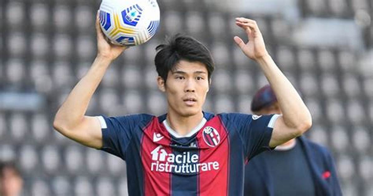 Takehiro Tomiyasu - Net Worth, Age, Height, Birthday, Bio, Wiki!