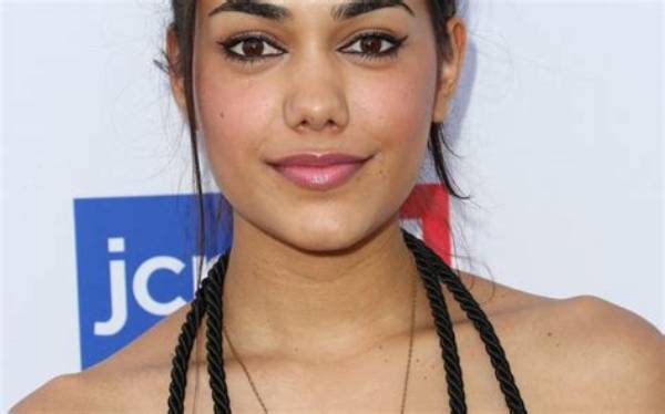 Tasie Lawrence - Net Worth, Age, Height, Birthday, Bio, Wiki!