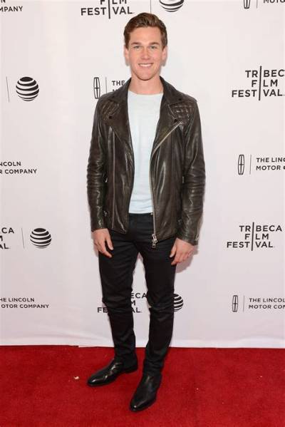 Taylor John Smith Net Worth, Age, Height, Bio, Birthday, Wiki!