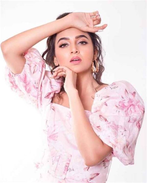 Tejaswi Prakash Wayangankar - Net Worth, Age, Height, Birthday, Bio, Wiki!
