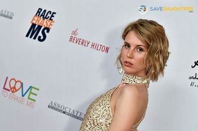 Tessa Hilton Net Worth, Age, Height, Bio, Birthday, Wiki!
