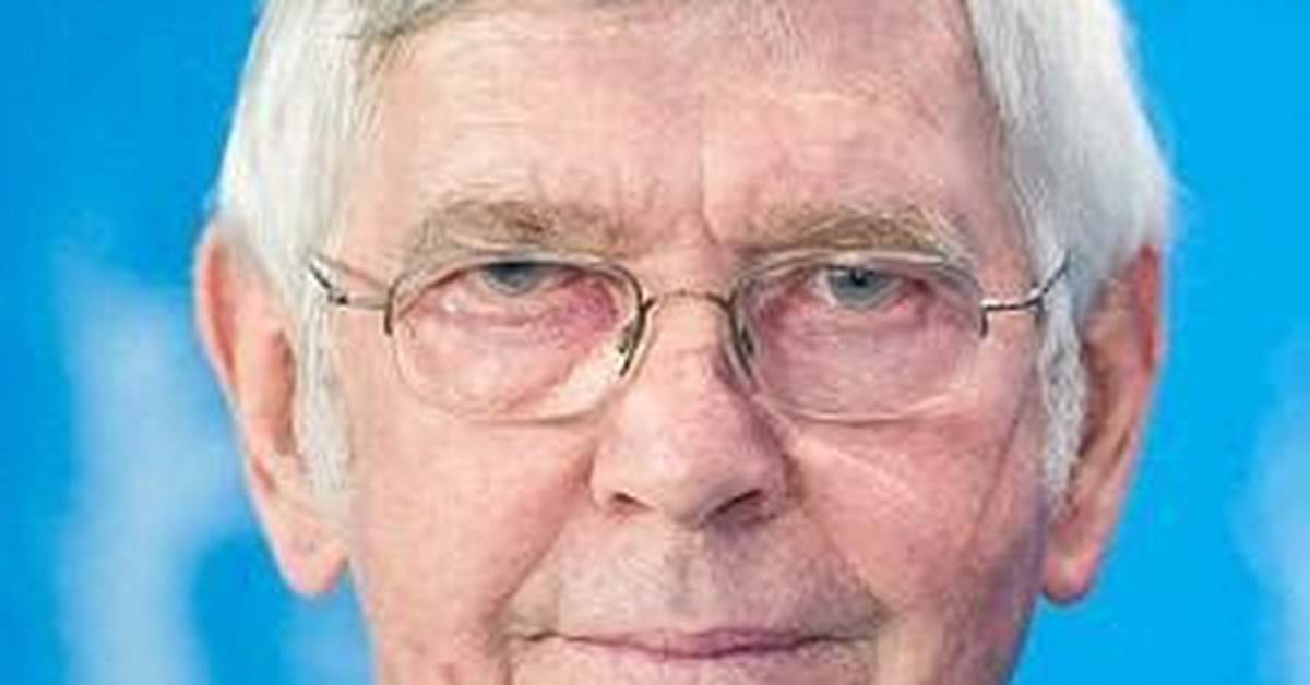 Tom Courtenay - Net Worth, Age, Height, Birthday, Bio, Wiki!