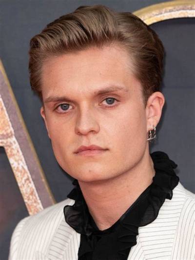 Tom Glynn-Carney Net Worth, Age, Height, Bio, Birthday, Wiki!