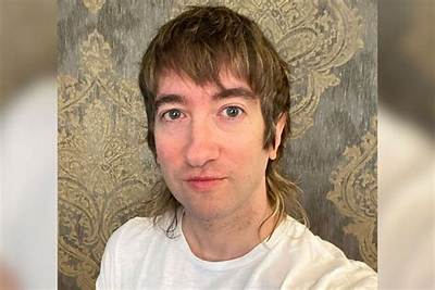 Tom Higgenson - Net Worth, Age, Height, Birthday, Bio, Wiki!