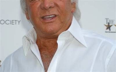 Tom Richards - Net Worth, Age, Height, Birthday, Bio, Wiki!