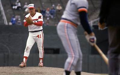 Tom Seaver - Net Worth, Age, Height, Birthday, Bio, Wiki!