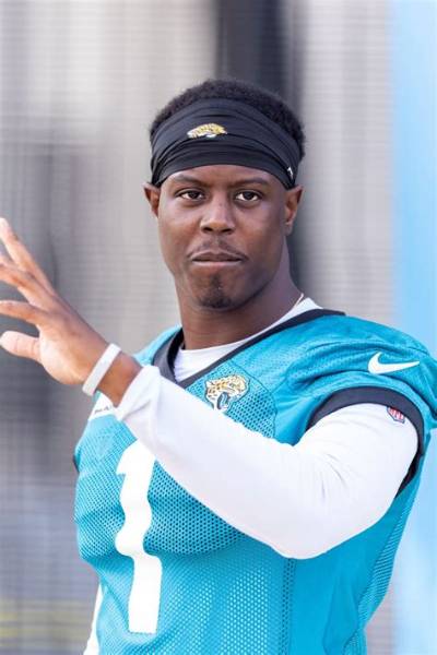 Travis Etienne Net Worth, Age, Height, Bio, Birthday, Wiki!