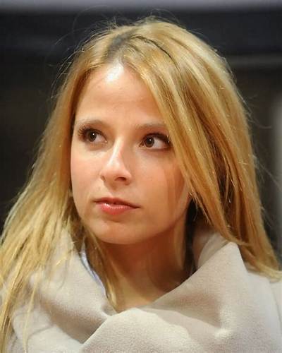 Valentina Favazza - Net Worth, Age, Height, Birthday, Bio, Wiki!