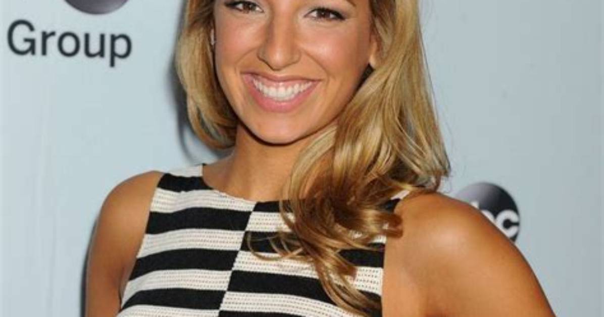 Vanessa Lengies Net Worth, Age, Height, Bio, Birthday, Wiki!