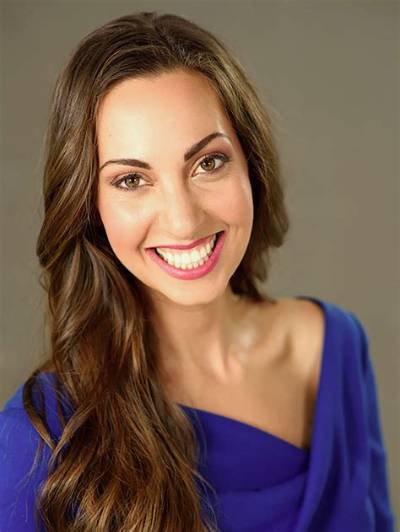 Vanessa Van Edwards Net Worth, Age, Height, Bio, Birthday, Wiki!