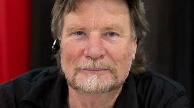 Vernon Wells - Net Worth, Age, Height, Birthday, Bio, Wiki!