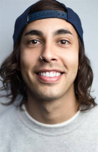 Vic Fuentes Net Worth, Age, Height, Bio, Birthday, Wiki!